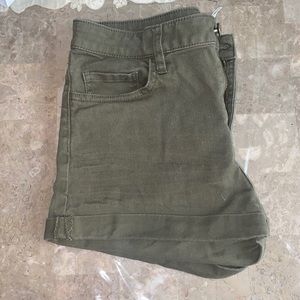 H&M olive short size 4